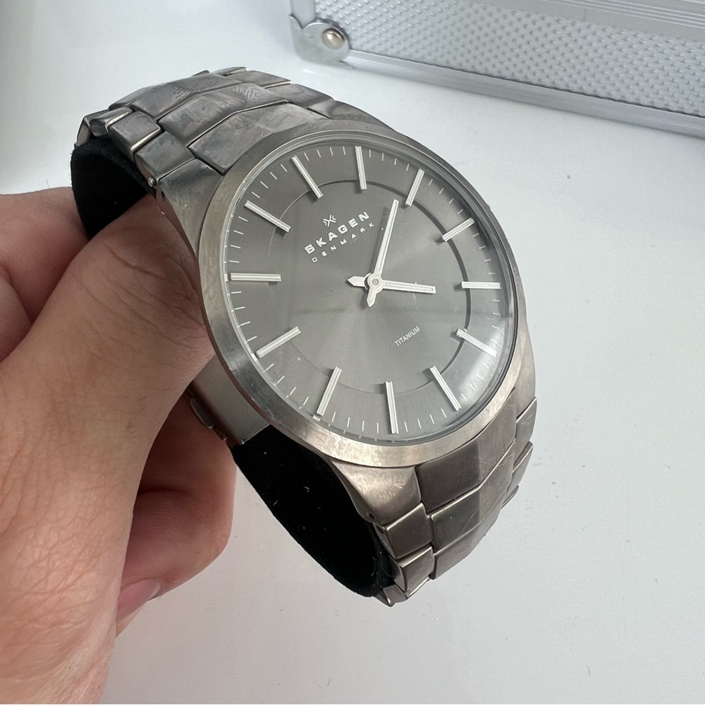 SKAGEN Denmark Mens Ultra-Thin Watch - Titanium Quartz